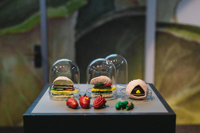 Kunst van tentoonstelling Eten bij de kunstenaar