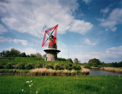 Scarlett Hooft Graafland, Rode molen, zijwaarts, 2010.